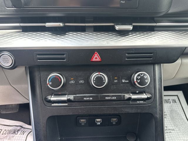 2024 Kia Carnival LX