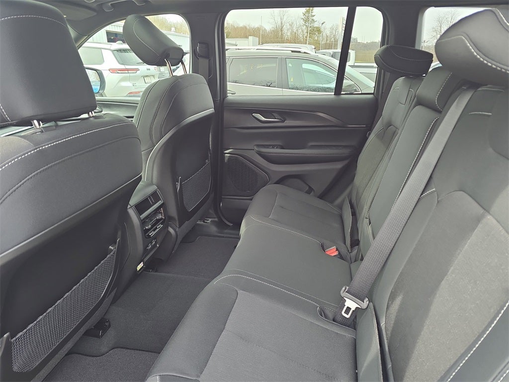 2026 Jeep Grand Cherokee GRAND CHEROKEE LAREDO X 4X4