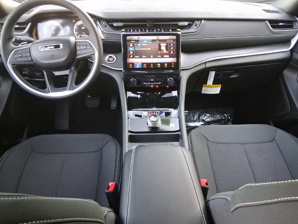 2027 Jeep Grand Cherokee GRAND CHEROKEE LAREDO 4X4