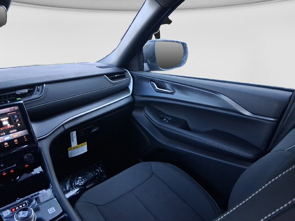 2027 Jeep Grand Cherokee GRAND CHEROKEE LAREDO 4X4