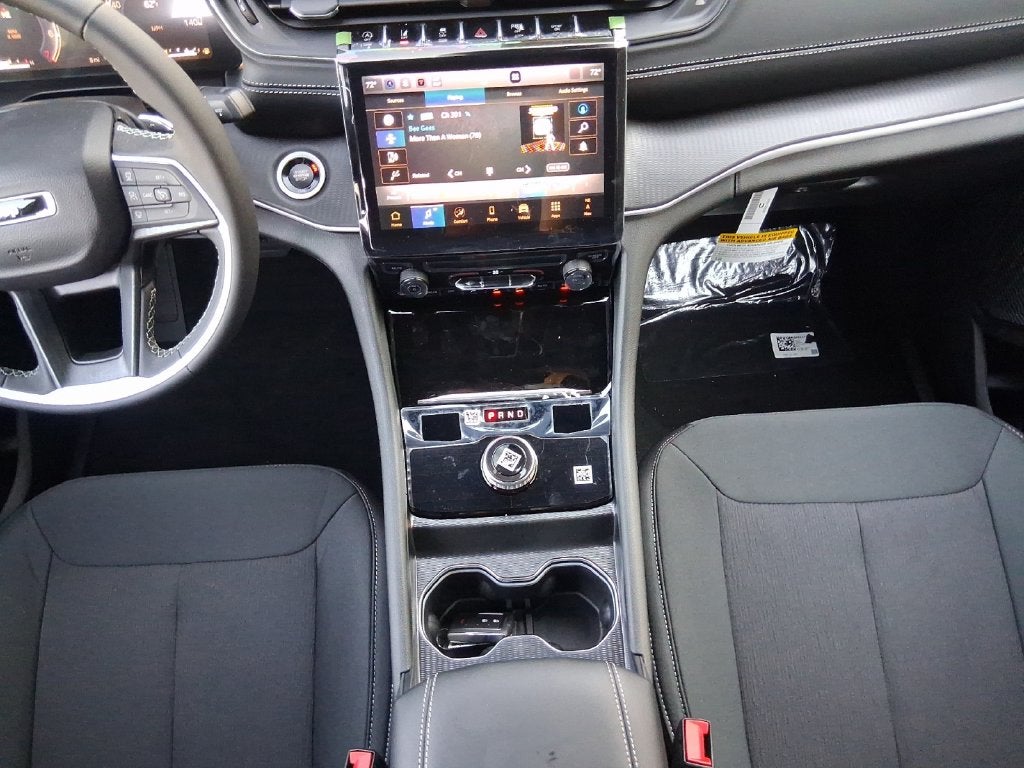 2027 Jeep Grand Cherokee GRAND CHEROKEE LAREDO 4X4