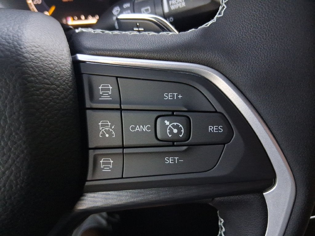 2027 Jeep Grand Cherokee GRAND CHEROKEE LAREDO X 4X4