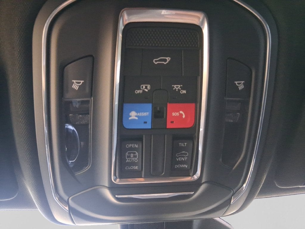 2027 Jeep Grand Cherokee GRAND CHEROKEE LAREDO X 4X4