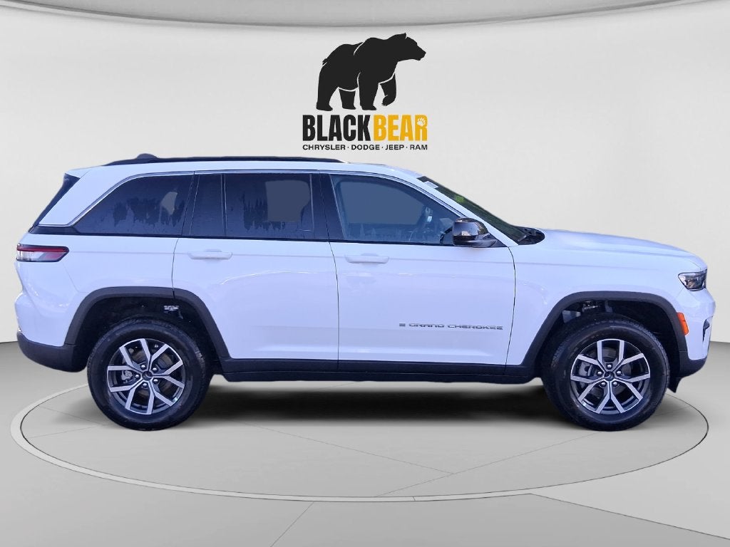 2027 Jeep Grand Cherokee GRAND CHEROKEE LAREDO X 4X4