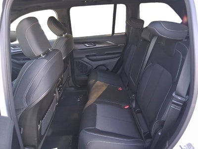 2027 Jeep Grand Cherokee GRAND CHEROKEE LAREDO X 4X4