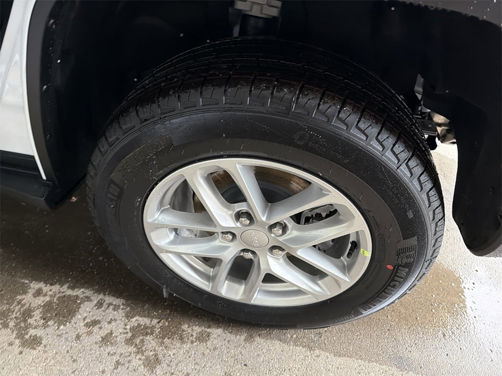 2026 Jeep Grand Cherokee GRAND CHEROKEE LAREDO X 4X4