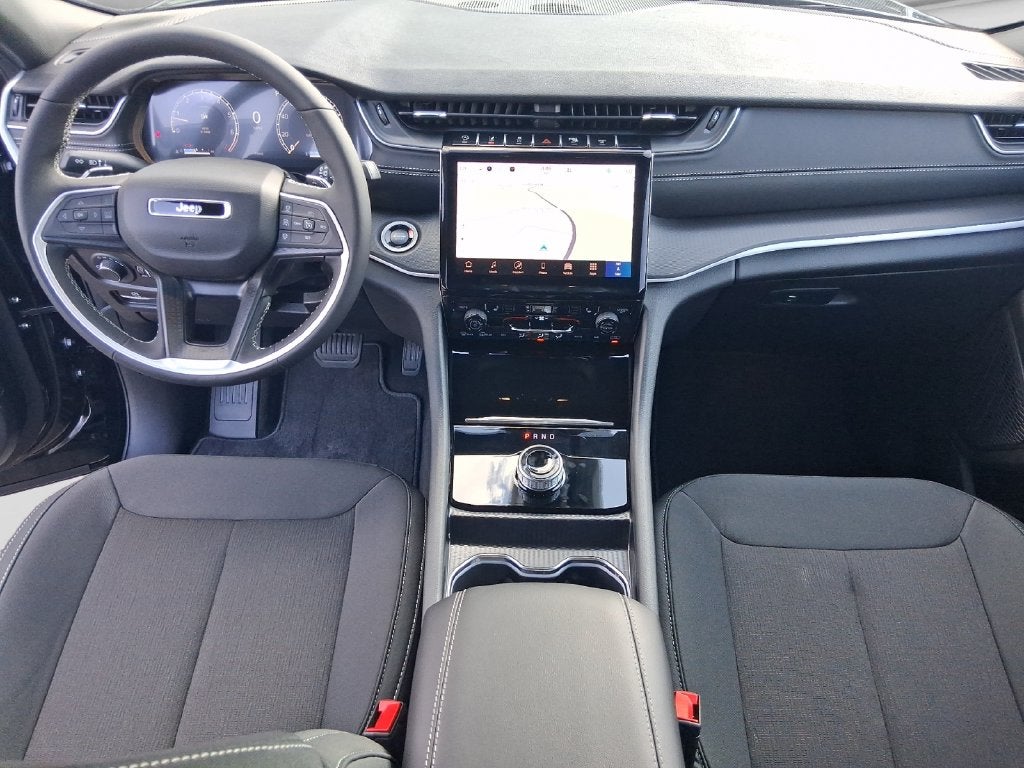 2027 Jeep Grand Cherokee GRAND CHEROKEE LAREDO X 4X4