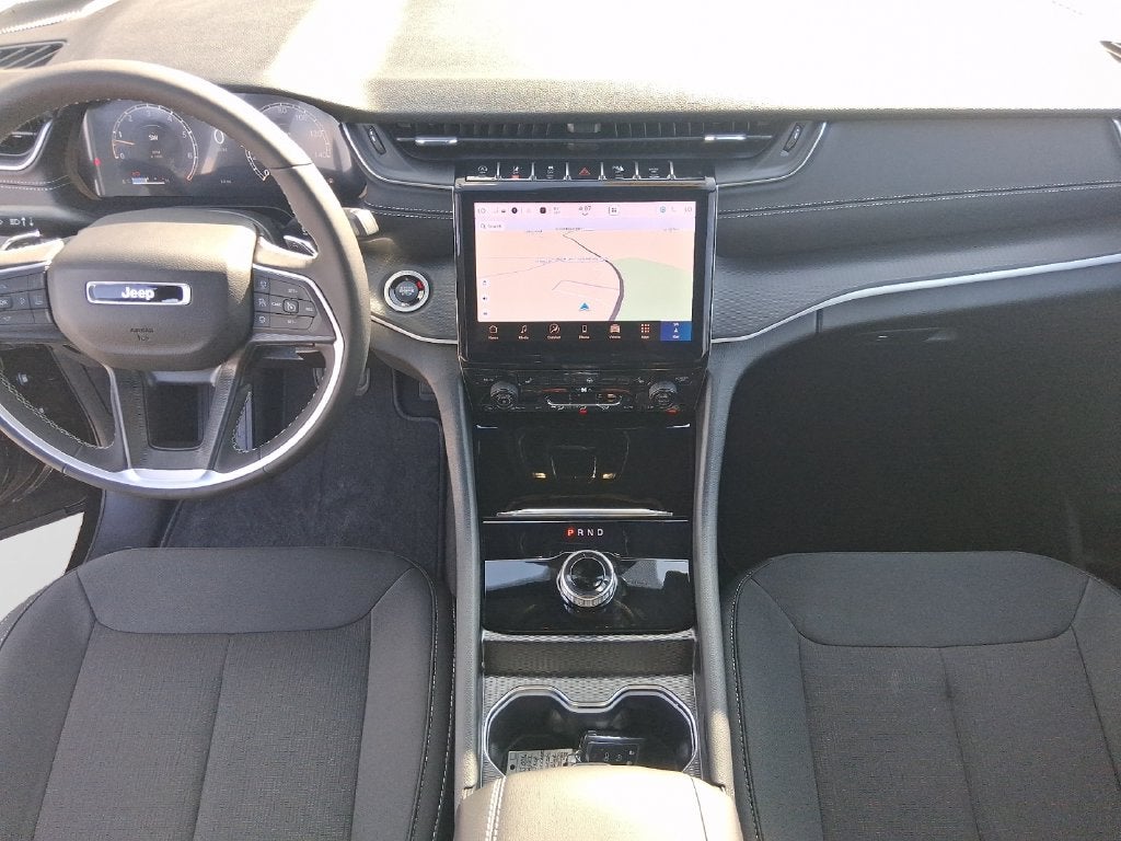 2027 Jeep Grand Cherokee GRAND CHEROKEE LAREDO X 4X4