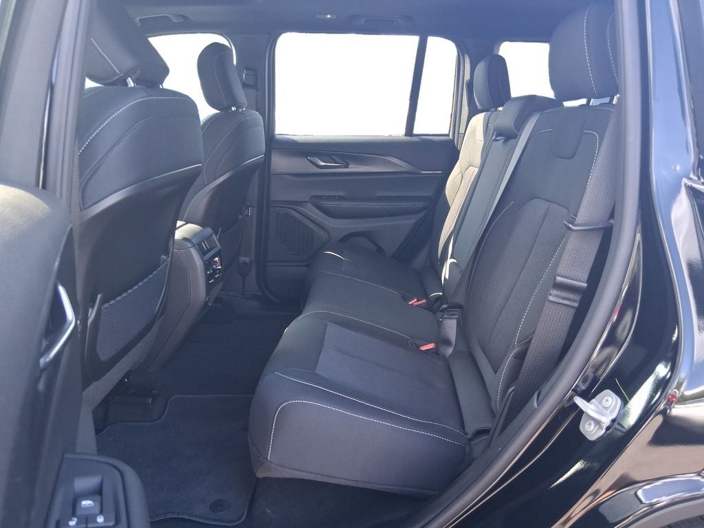 2027 Jeep Grand Cherokee GRAND CHEROKEE LAREDO X 4X4