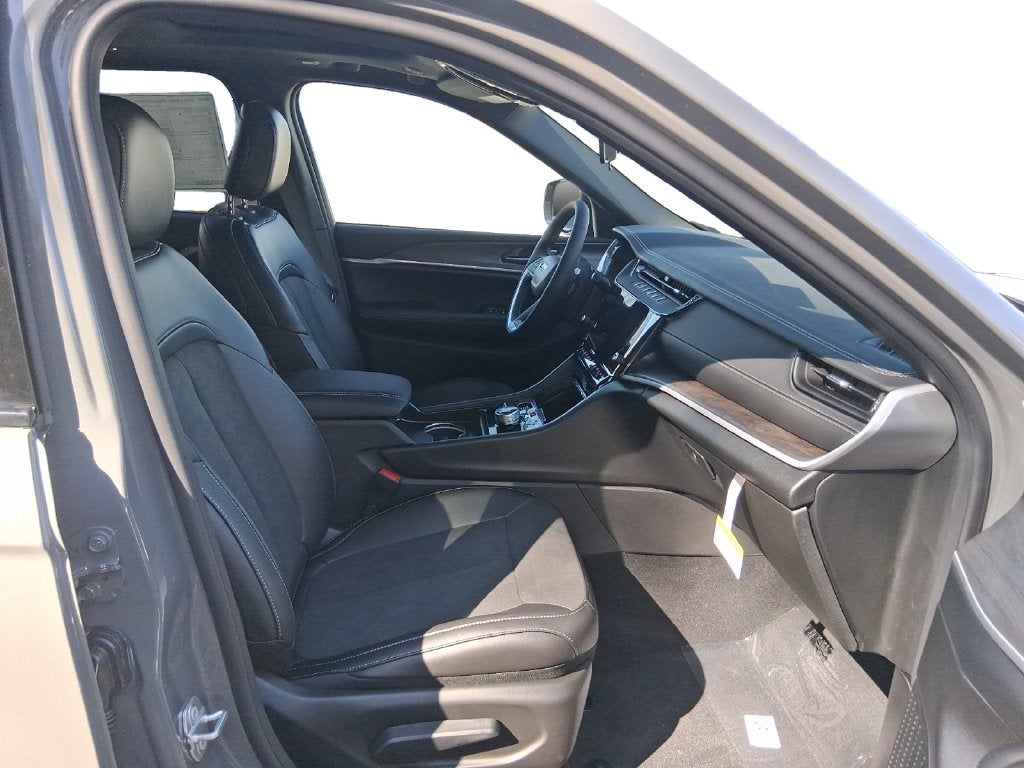2027 Jeep Grand Cherokee GRAND CHEROKEE LAREDO ALTITUDE 4X4