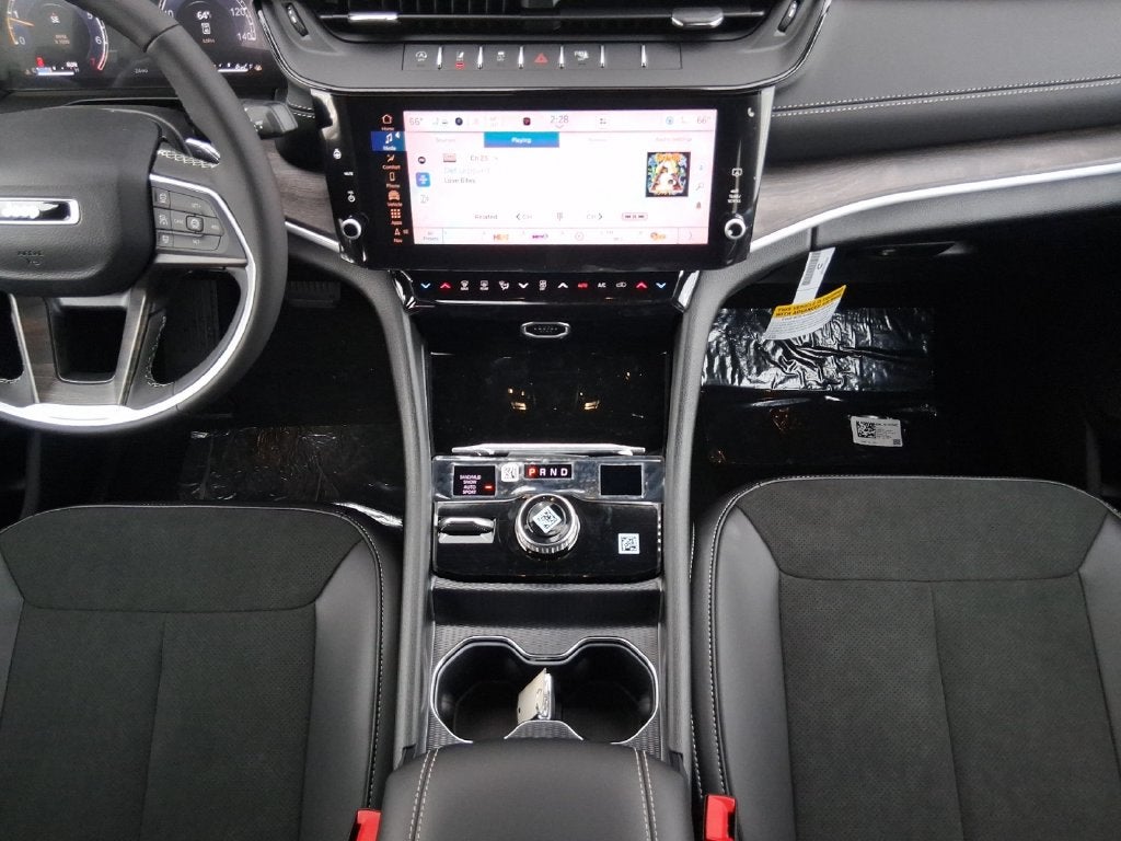 2027 Jeep Grand Cherokee GRAND CHEROKEE LAREDO ALTITUDE 4X4