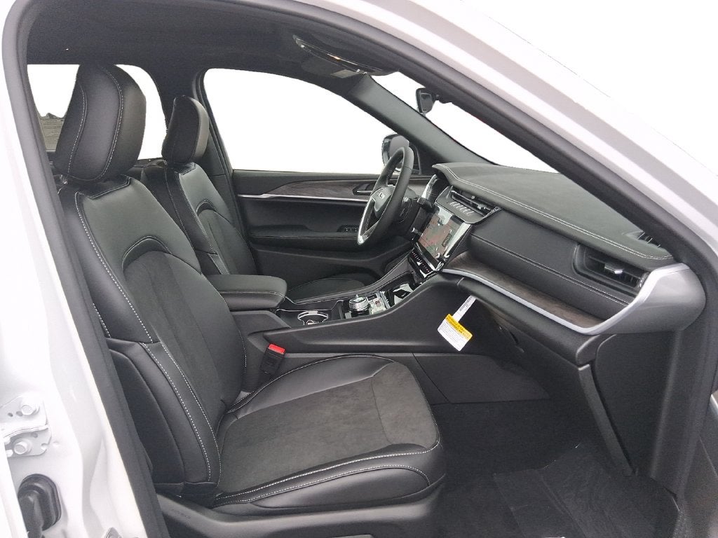 2027 Jeep Grand Cherokee GRAND CHEROKEE LAREDO ALTITUDE 4X4