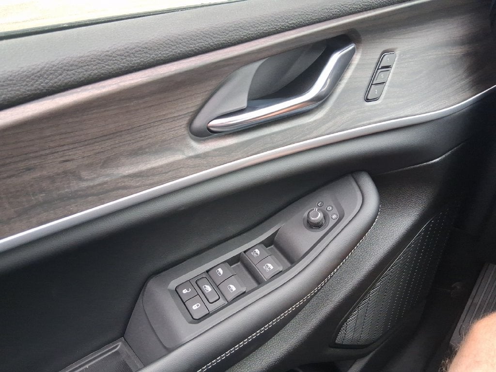 2027 Jeep Grand Cherokee GRAND CHEROKEE LIMITED 4X4