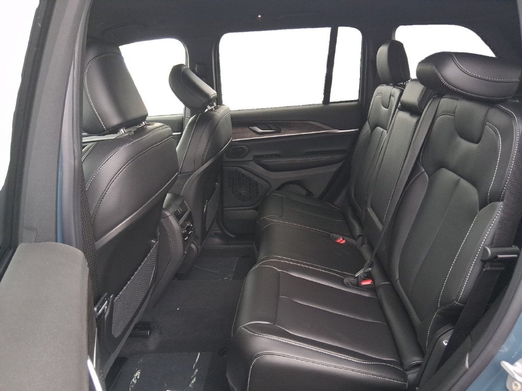 2027 Jeep Grand Cherokee GRAND CHEROKEE LIMITED 4X4