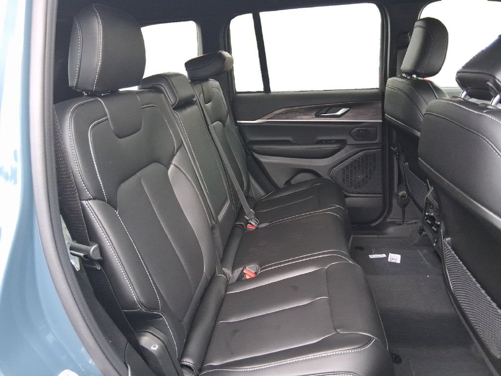 2027 Jeep Grand Cherokee GRAND CHEROKEE LIMITED 4X4