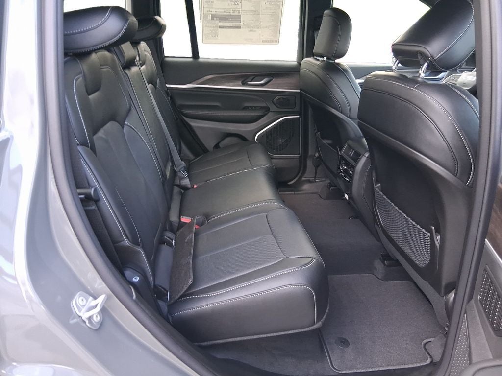 2027 Jeep Grand Cherokee GRAND CHEROKEE LIMITED RESERVE 4X4