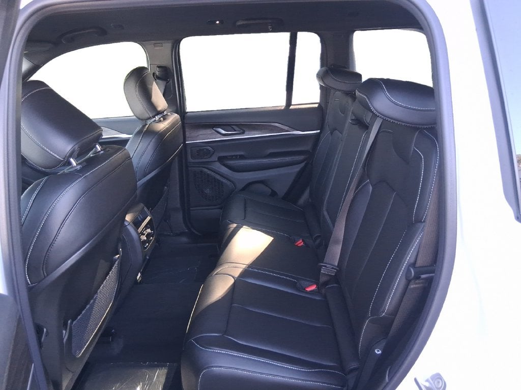 2027 Jeep Grand Cherokee GRAND CHEROKEE LIMITED 4X4