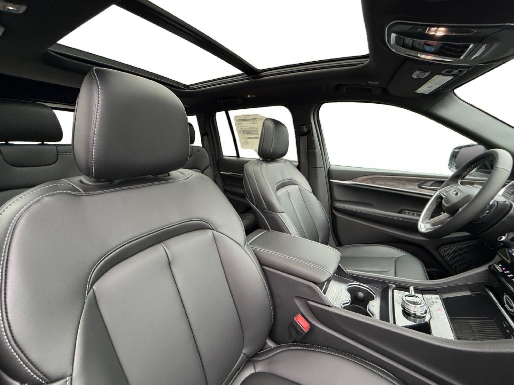 2027 Jeep Grand Cherokee GRAND CHEROKEE LIMITED 4X4