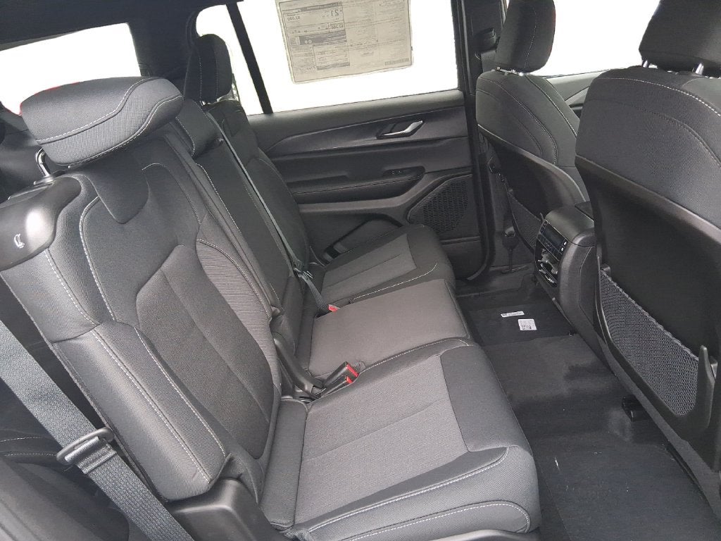 2027 Jeep Grand Cherokee L GRAND CHEROKEE L LAREDO 4X4