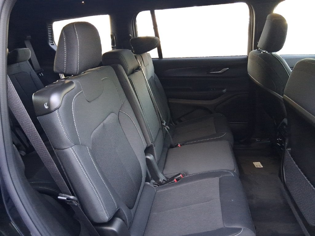 2027 Jeep Grand Cherokee L GRAND CHEROKEE L LAREDO 4X4