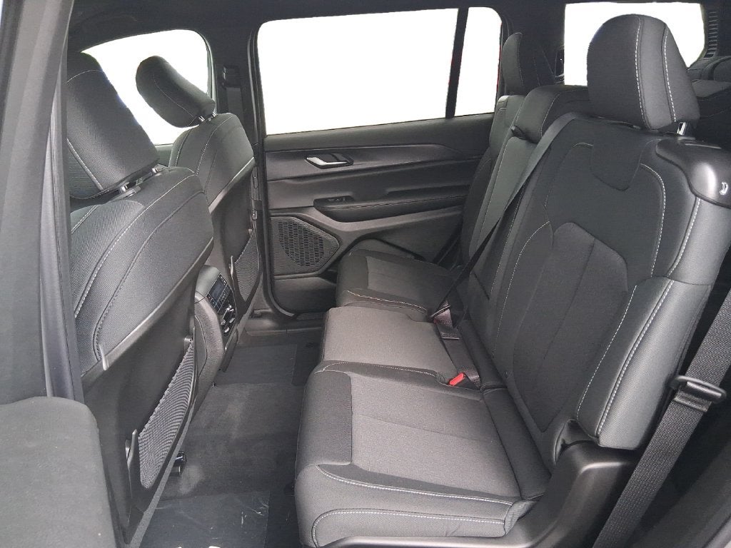 2027 Jeep Grand Cherokee L GRAND CHEROKEE L LAREDO 4X4