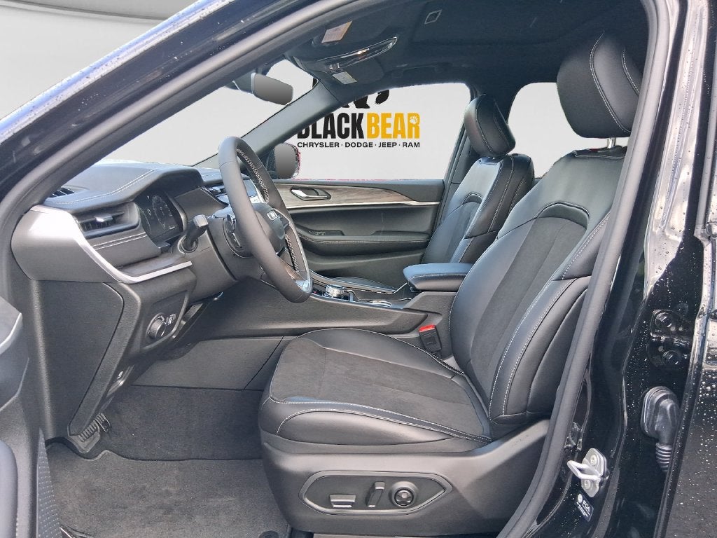 2027 Jeep Grand Cherokee L GRAND CHEROKEE L LAREDO ALTITUDE 4X4