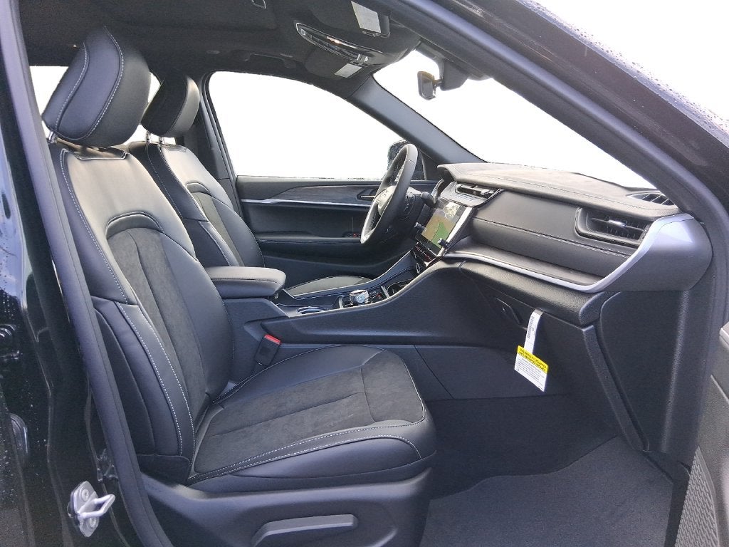 2027 Jeep Grand Cherokee L GRAND CHEROKEE L LAREDO ALTITUDE 4X4