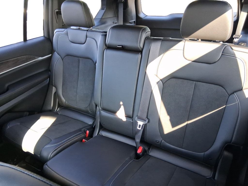 2026 Jeep Grand Cherokee L GRAND CHEROKEE L LAREDO ALTITUDE 4X4