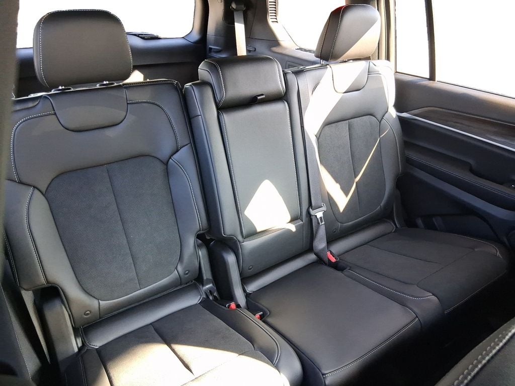 2026 Jeep Grand Cherokee L GRAND CHEROKEE L LAREDO ALTITUDE 4X4