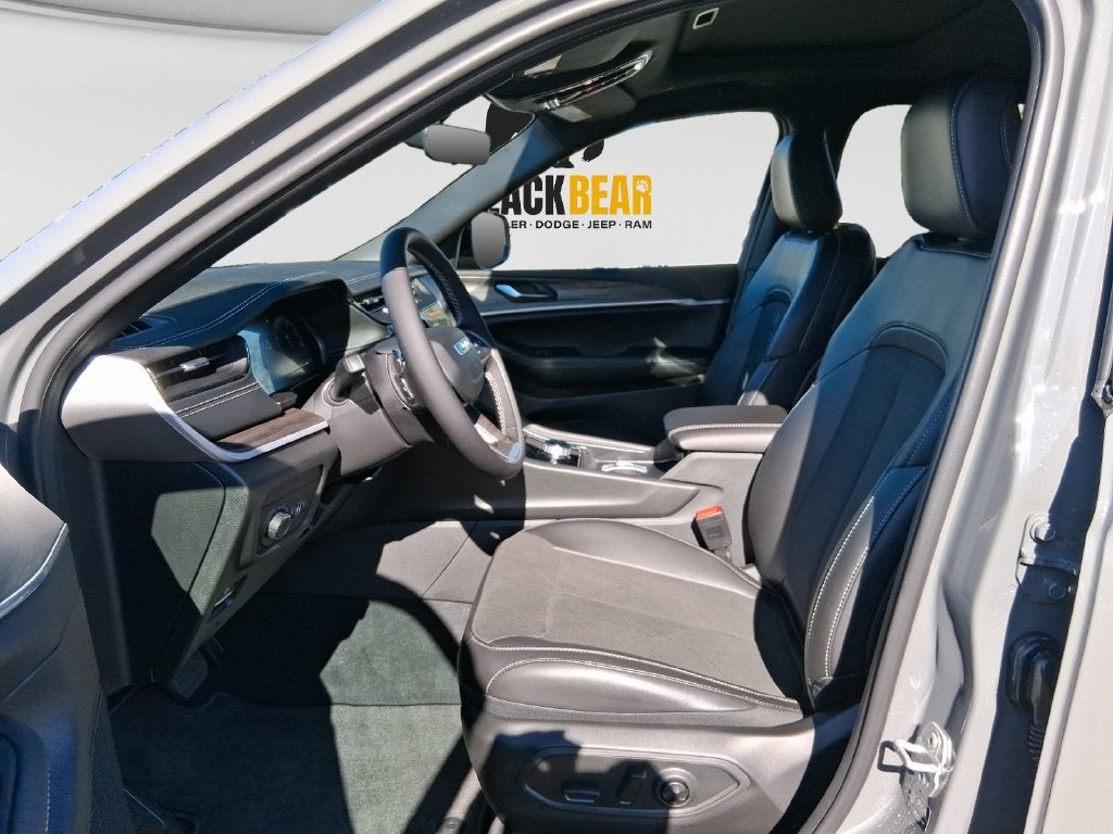 2027 Jeep Grand Cherokee L GRAND CHEROKEE L LAREDO ALTITUDE 4X4