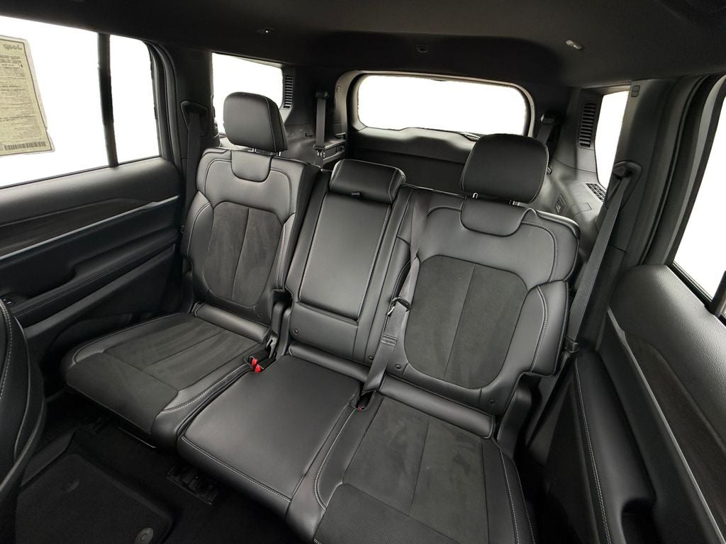 2026 Jeep Grand Cherokee L GRAND CHEROKEE L LAREDO ALTITUDE 4X4