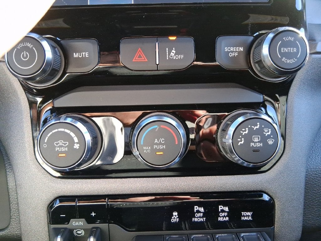 2027 RAM Ram 1500 RAM 1500 WARLOCK CREW CAB 4X4 5'7' BOX