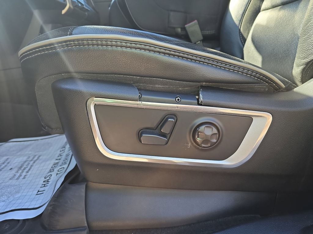 2020 RAM 1500 Laramie Crew Cab 4x4 5'7' Box