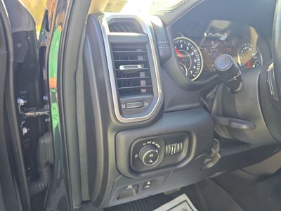 2020 RAM 1500 Laramie Crew Cab 4x4 5'7' Box