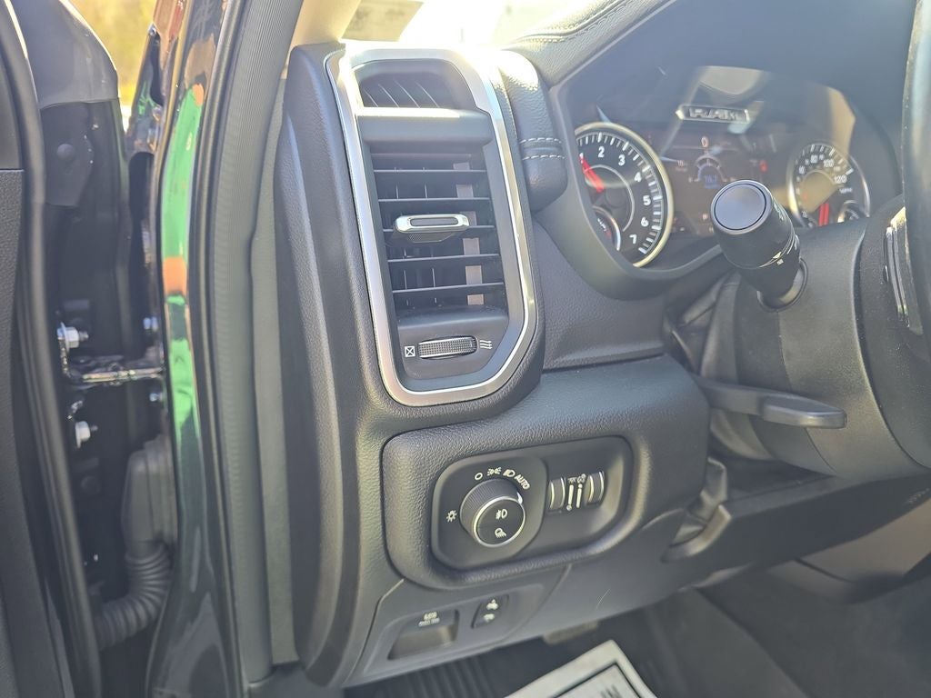 2020 RAM 1500 Laramie Crew Cab 4x4 5'7' Box