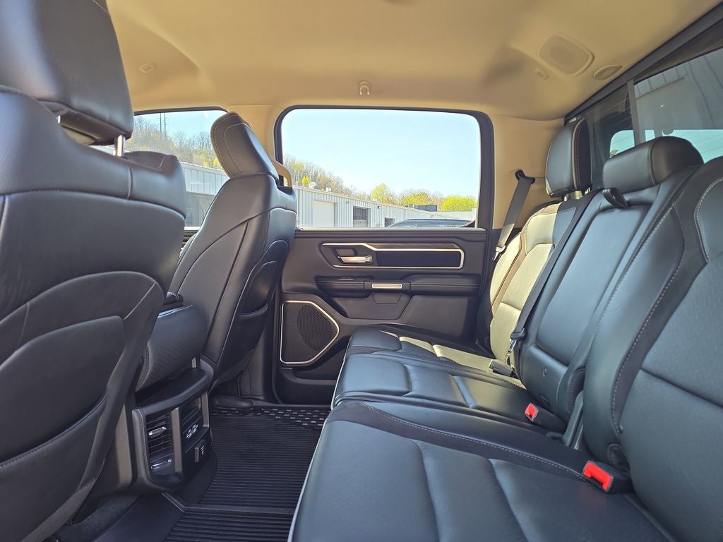 2020 RAM 1500 Laramie Crew Cab 4x4 5'7' Box