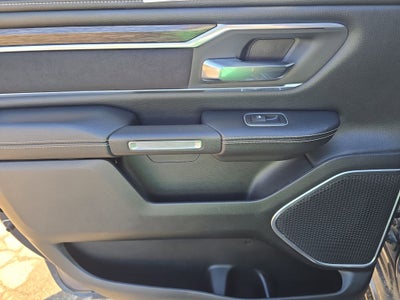 2020 RAM 1500 Laramie Crew Cab 4x4 5'7' Box