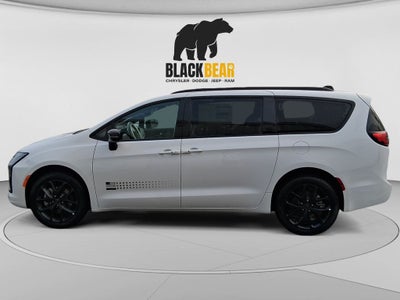 2027 Chrysler Pacifica PACIFICA SELECT AWD