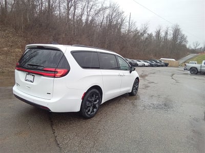 2026 Chrysler Pacifica PACIFICA SELECT AWD