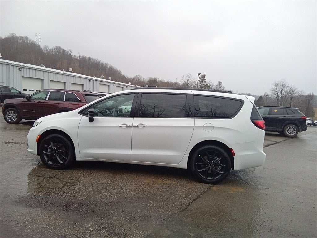 2026 Chrysler Pacifica PACIFICA SELECT AWD