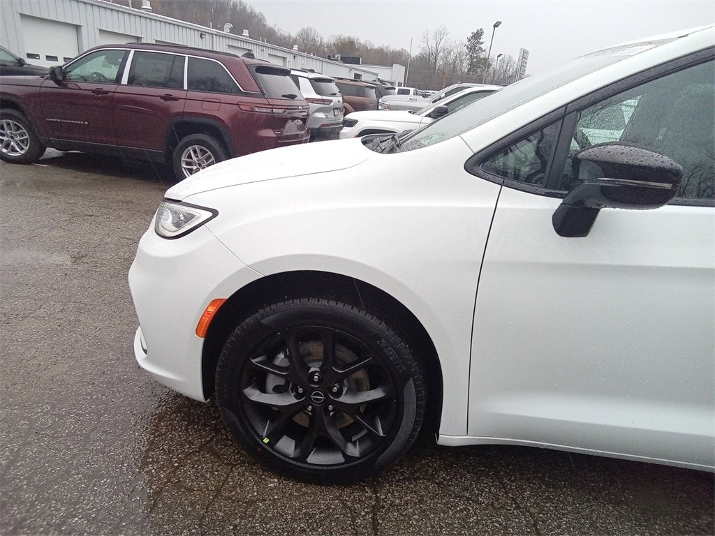 2026 Chrysler Pacifica PACIFICA SELECT AWD