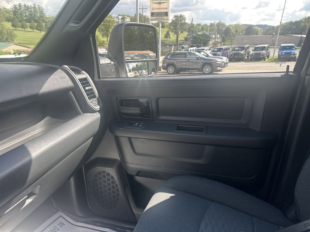 2026 RAM 2500 RAM 2500 BLACK EXPRESS CREW CAB 4X4 6'4' BOX