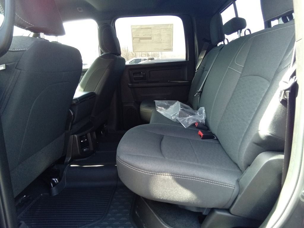 2026 RAM Ram 2500 RAM 2500 BLACK EXPRESS CREW CAB 4X4 6'4' BOX