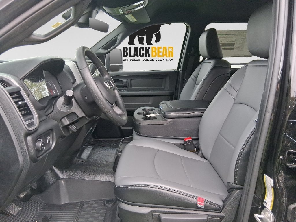 2027 RAM Ram 3500 RAM 3500 TRADESMAN CREW CAB 4X4 8' BOX