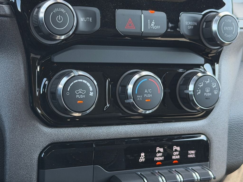 2026 RAM 1500 RAM 1500 TRADESMAN CREW CAB 4X4 5'7' BOX