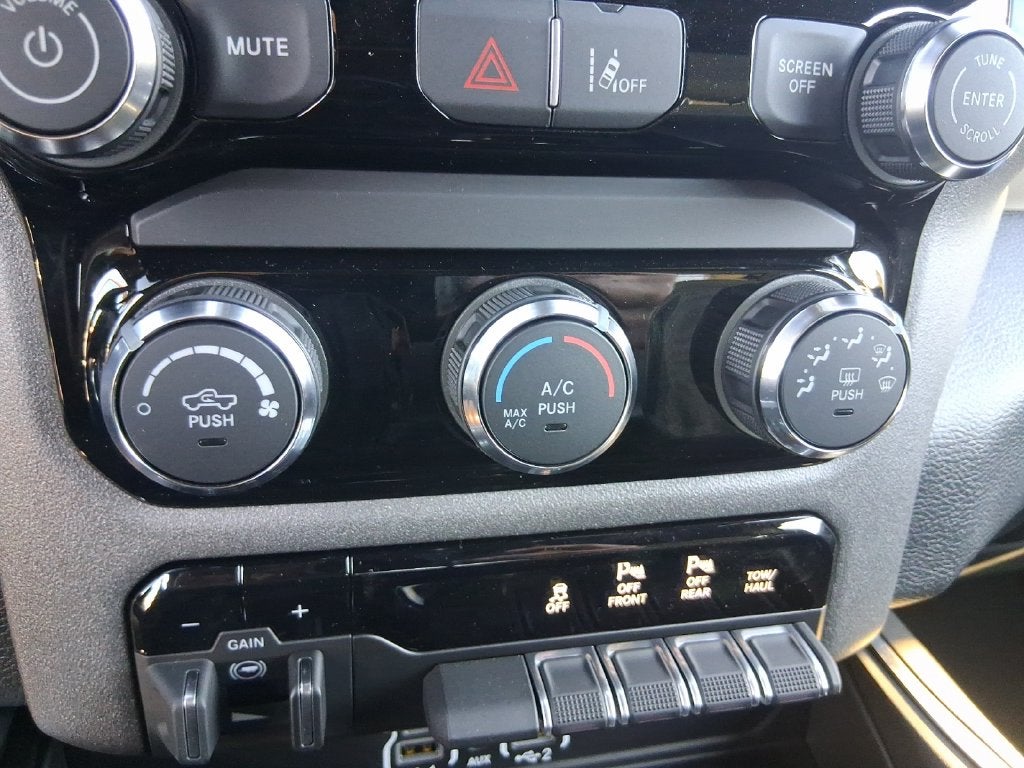 2027 RAM Ram 1500 RAM 1500 EXPRESS CREW CAB 4X4 5'7' BOX