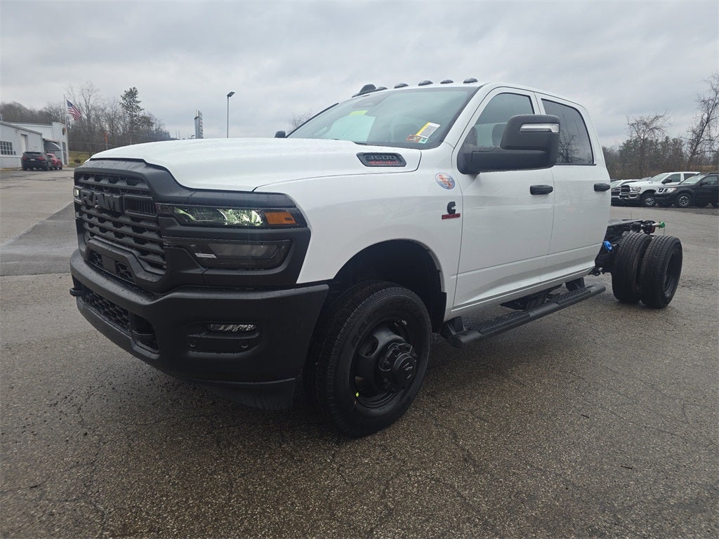 2026 RAM Ram 3500 Chassis Cab RAM 3500 TRADESMAN CREW CAB CHASSIS 4X4 60' CA