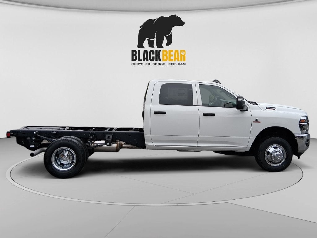 2027 RAM Ram 3500 Chassis Cab RAM 3500 TRADESMAN CREW CAB CHASSIS 4X4 60' CA