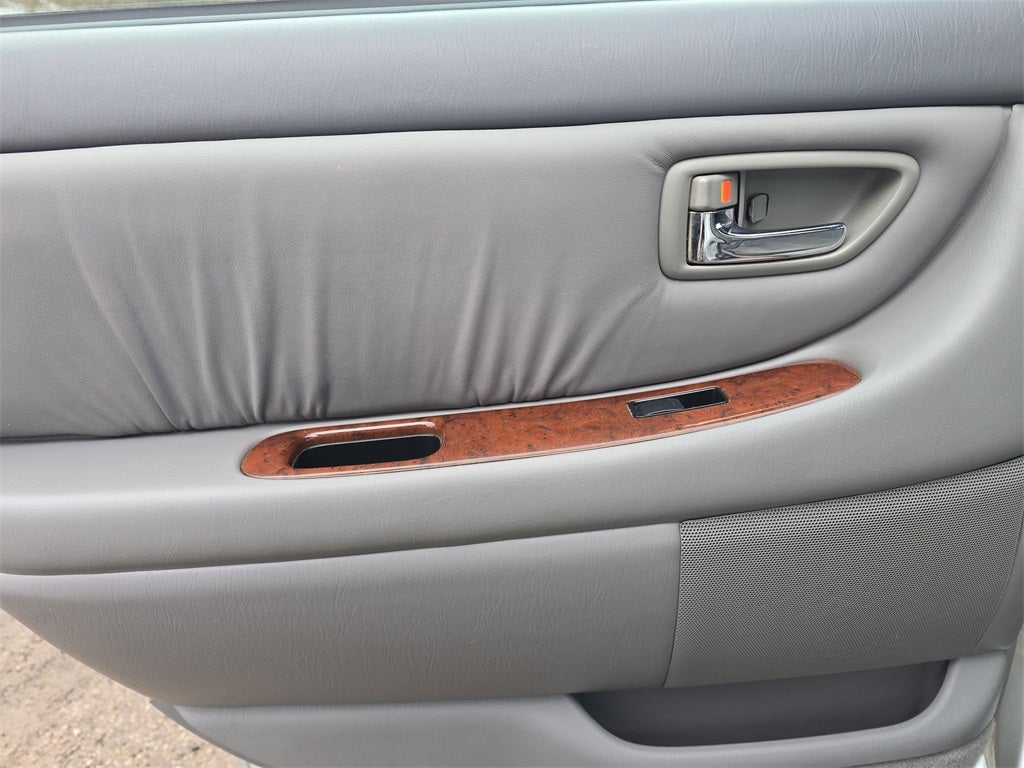 2001 Toyota Avalon Base