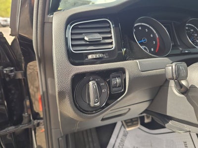 2017 Volkswagen Golf R 4-Door w/DCC & Navigation